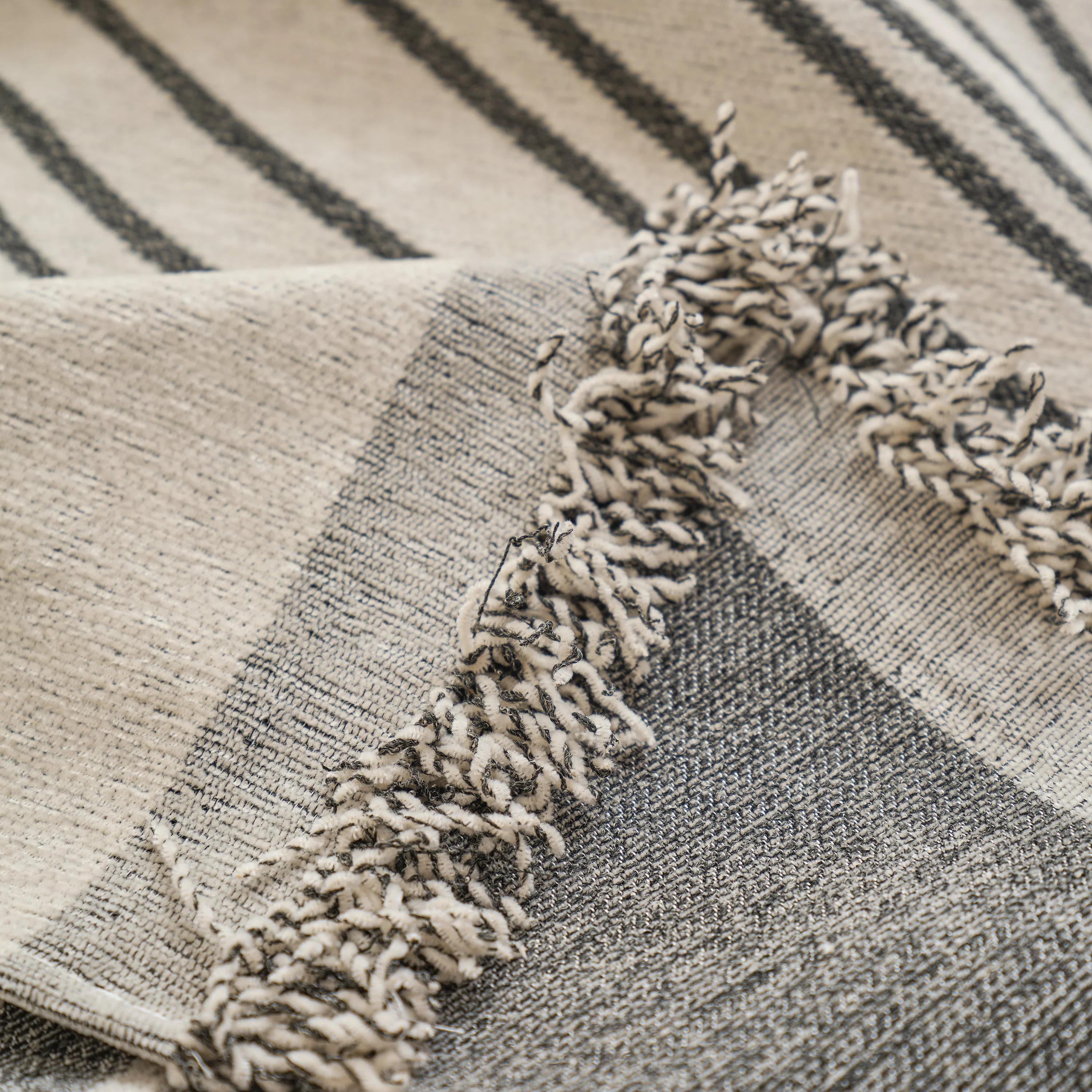 Плед покрывало на диван и кровать для мягкой мебели в серую полосу 180х230 см Бежевый - фото 5 Плед покрывало на диван и кровать для мягкой мебели в серую полосу 180х230 см Бежевый - фото 5