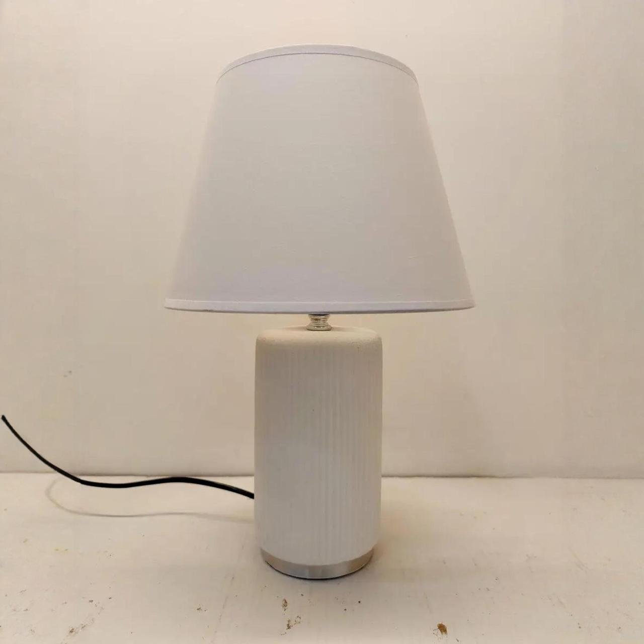 Настольная лампа Valeso с круглым корпусом под лампу Е14 Белый (HS8819 WHITE)