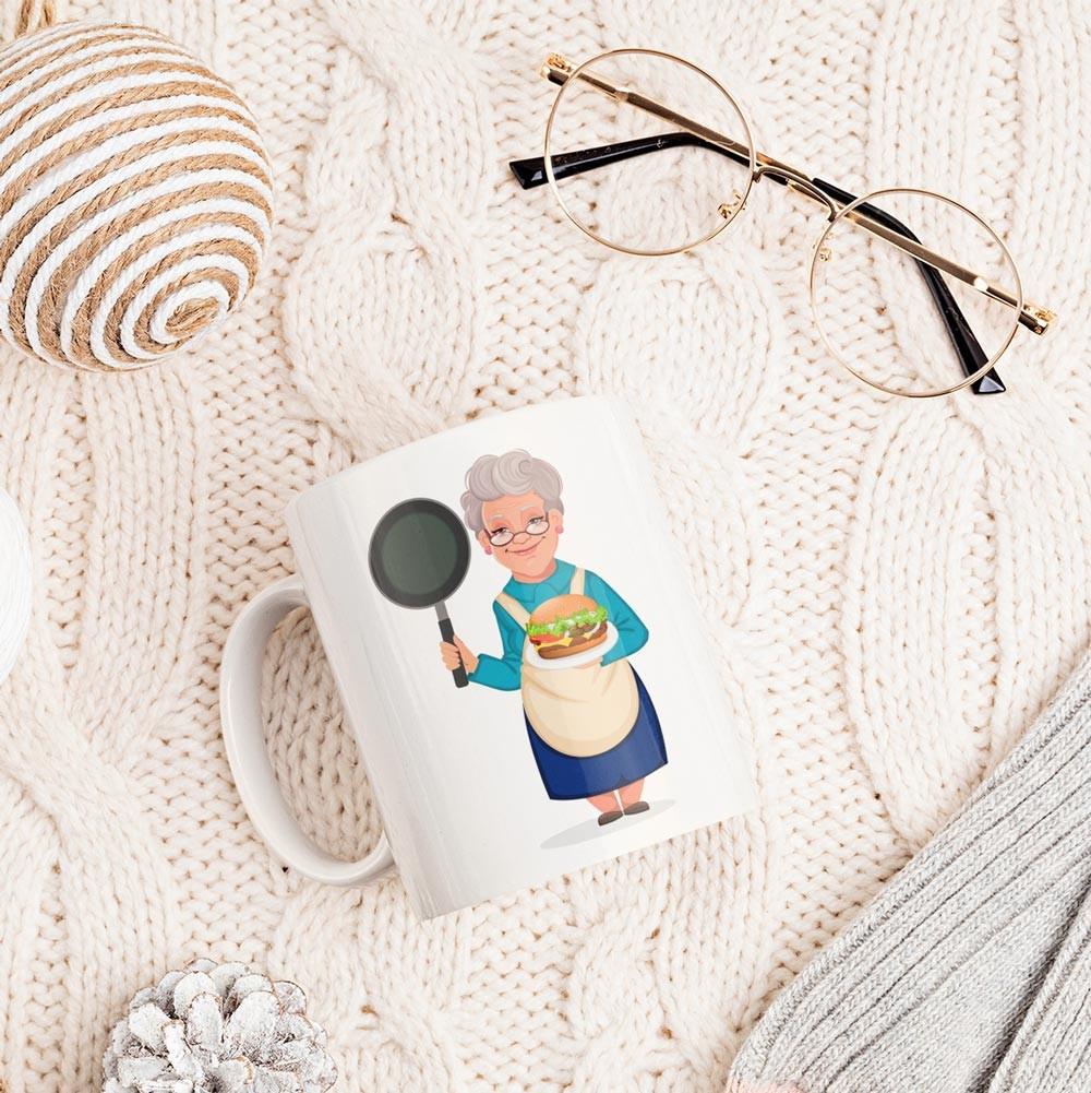 Чашка для бабушки которая любит готовить 330 мл (14982875)