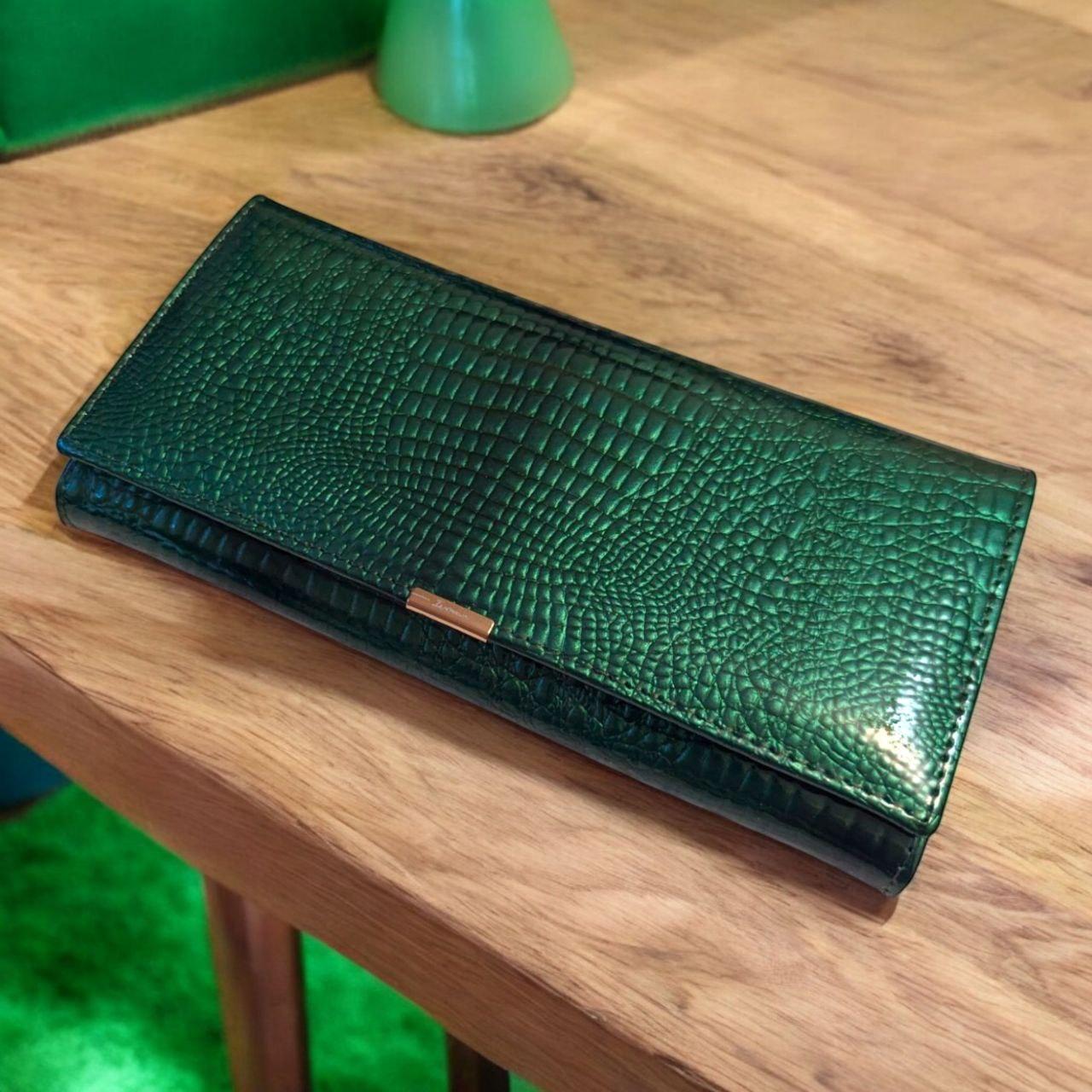 Кошелек женский кожаный лаковый на магните Ivorx 19х9,5 см Зеленый (M5242-zs008)