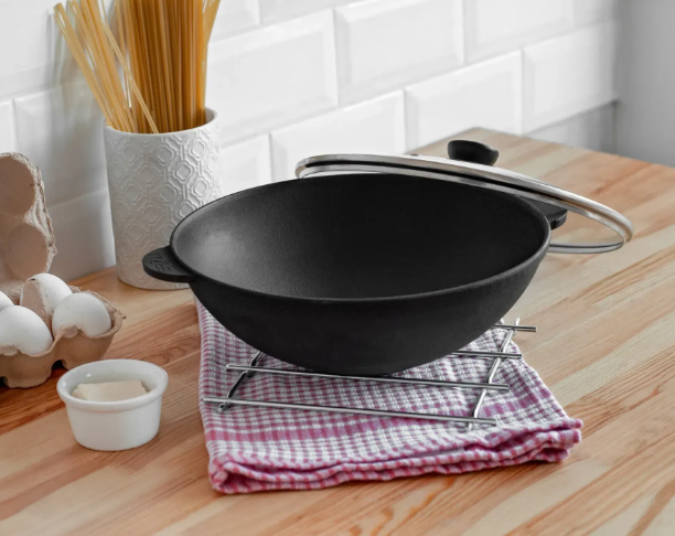 Сковорода чугунная Brizoll WOK со стеклянной крышкой 4,7 л (W30-6) - фото 6 Сковорода чугунная Brizoll WOK со стеклянной крышкой 4,7 л (W30-6) - фото 6