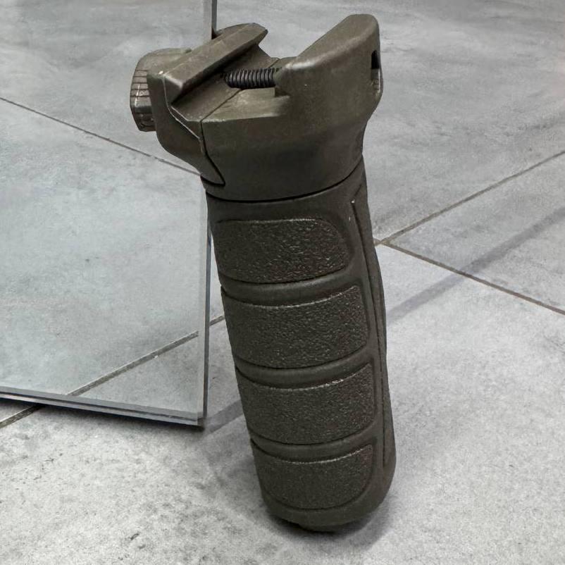 Рукоятка переноски огня DLG Tactical DLG-162 на Пикатинни прорезиненная Олива (246337) - фото 7 Рукоятка переноски огня DLG Tactical DLG-162 на Пикатинни прорезиненная Олива (246337) - фото 7