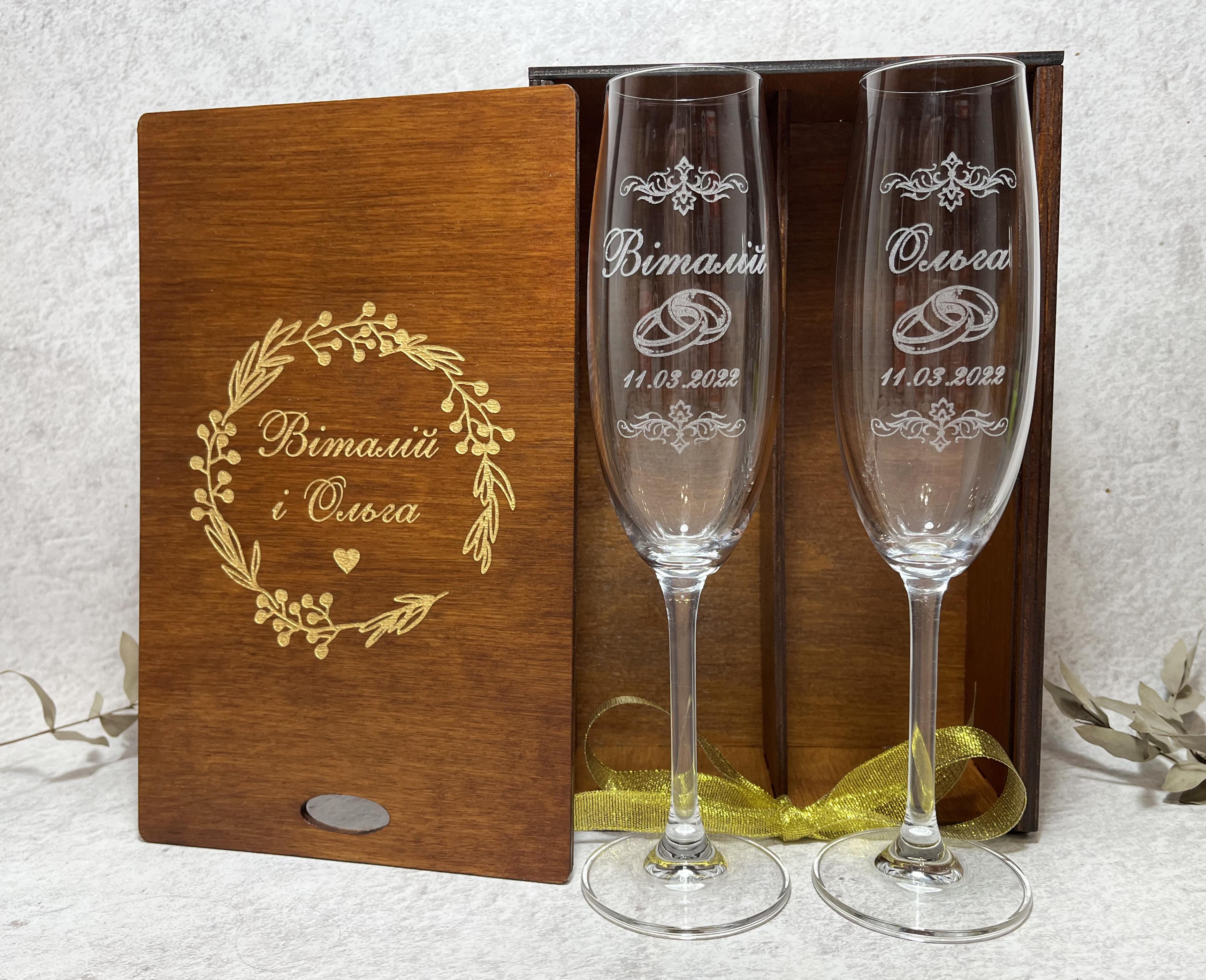 Бокалы Bohemia для шампанского в деревянной коробке с золотой гравировкой 220 мл (33037891)