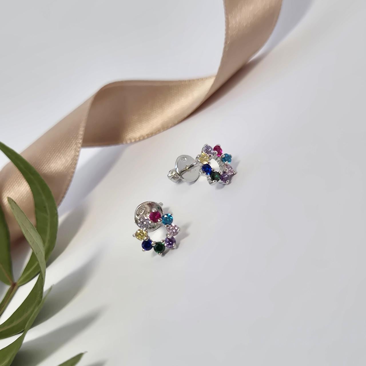 Серьги гвоздики веночек с камнями серебро 925 пробы родированное 1,60 г (5826р)