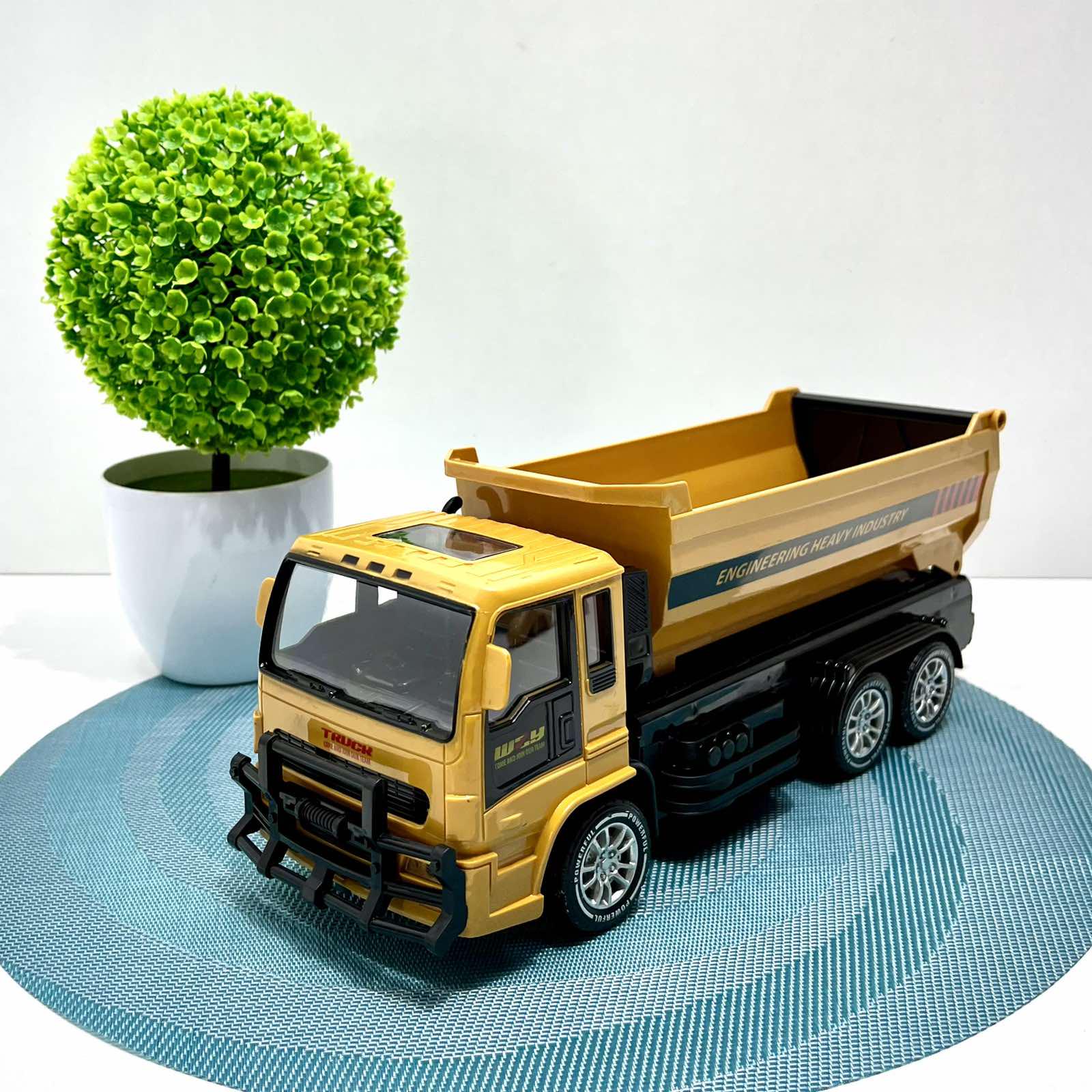 Самосвал на радиоуправлении светятся фары 30 см Желтый (690-A2)