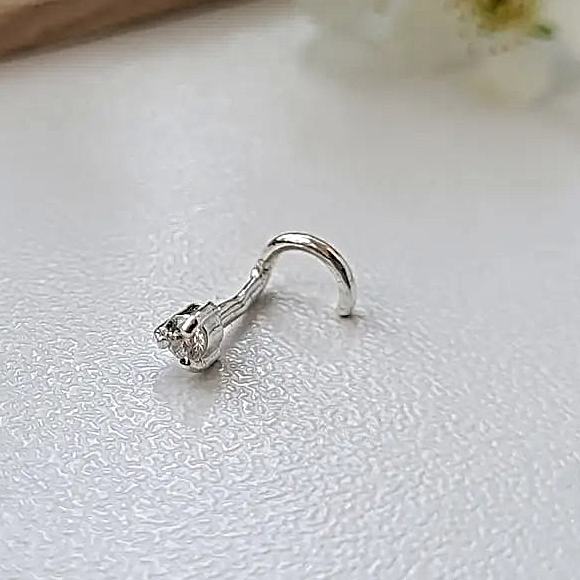 Пірсинг зі срібла у ніс камінь Білий