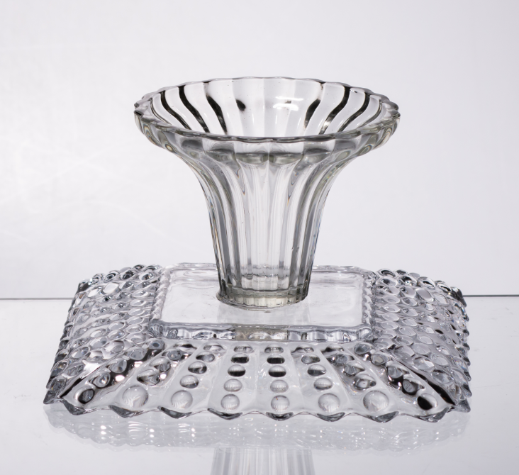 Тортовница на ножке из толстого стекла 16х16х9 см Прозрачный (64486-17) - фото 3 Тортовница на ножке из толстого стекла 16х16х9 см Прозрачный (64486-17) - фото 3