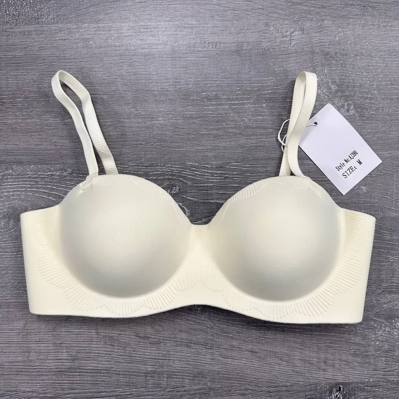 Бюстгальтер безшовний Анжеліка AJ395k з формованими поролоновими чашками та push-up ефектом XL Молочний