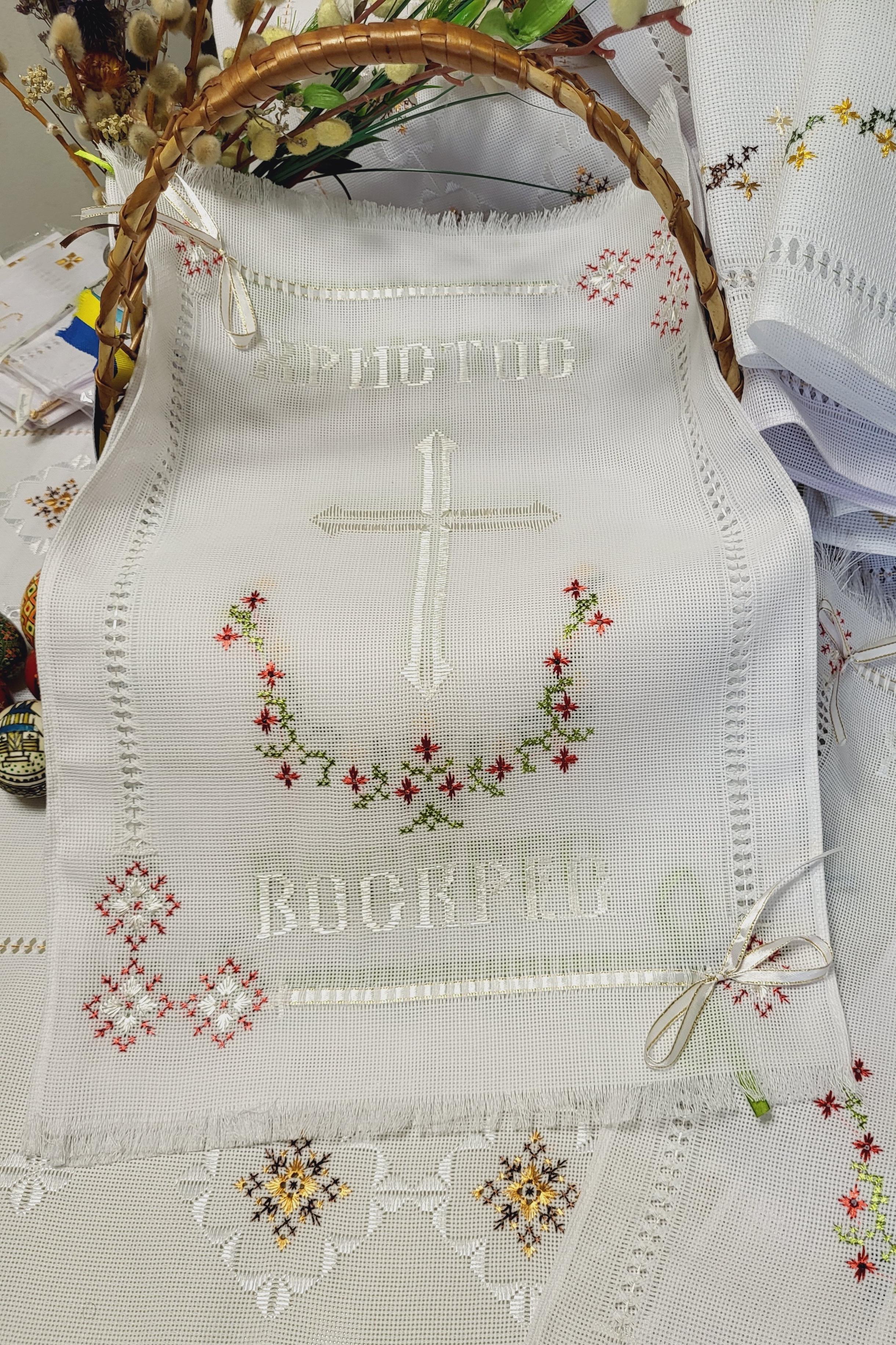 Салфетка-полотенце вышитая на пасхальную корзину ручная вышивка (Арт-054чер)