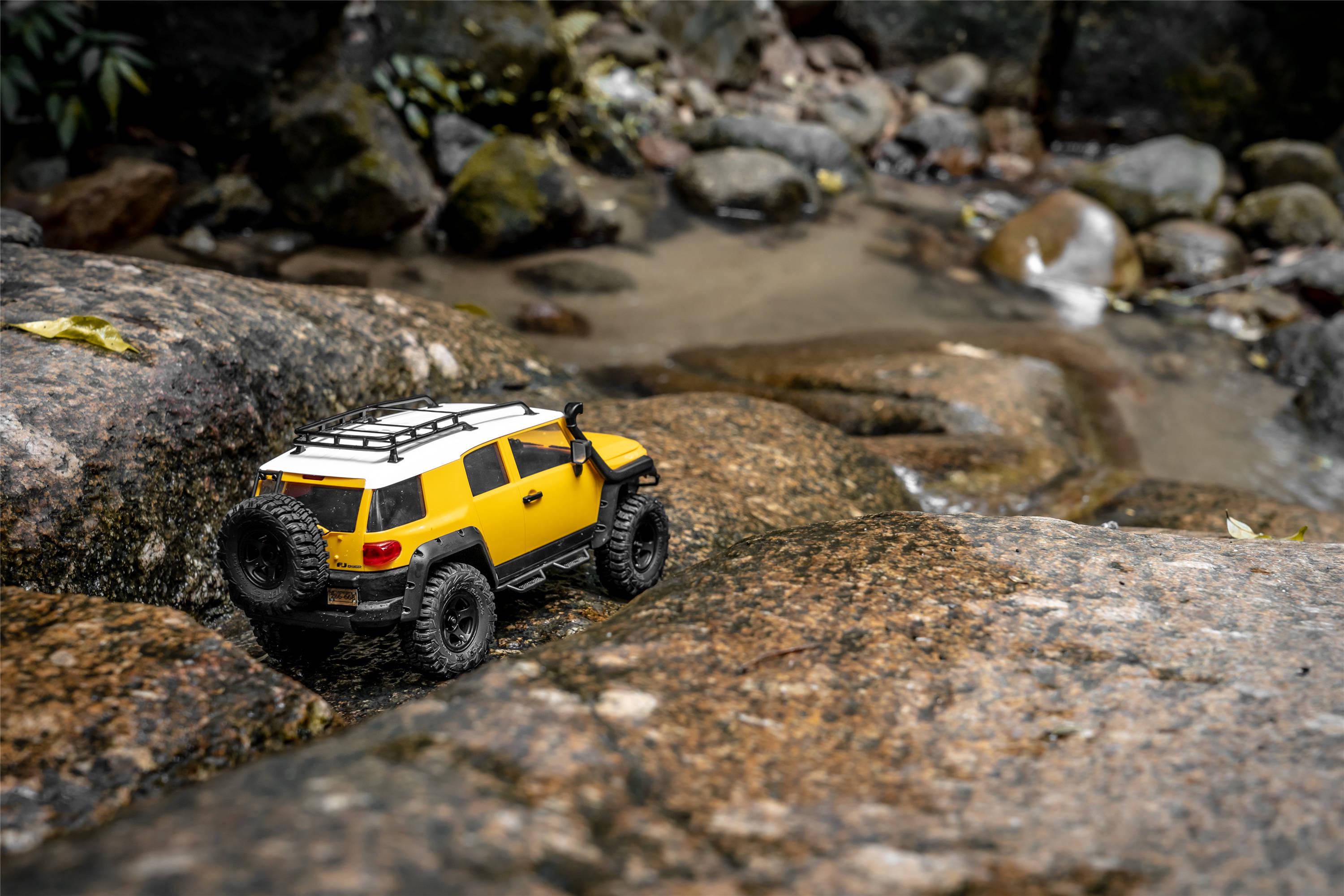 Машинка на радиоуправлении FMS 1:18 FJ Cruiser RTR Yellow - фото 16 Машинка на радиоуправлении FMS 1:18 FJ Cruiser RTR Yellow - фото 16