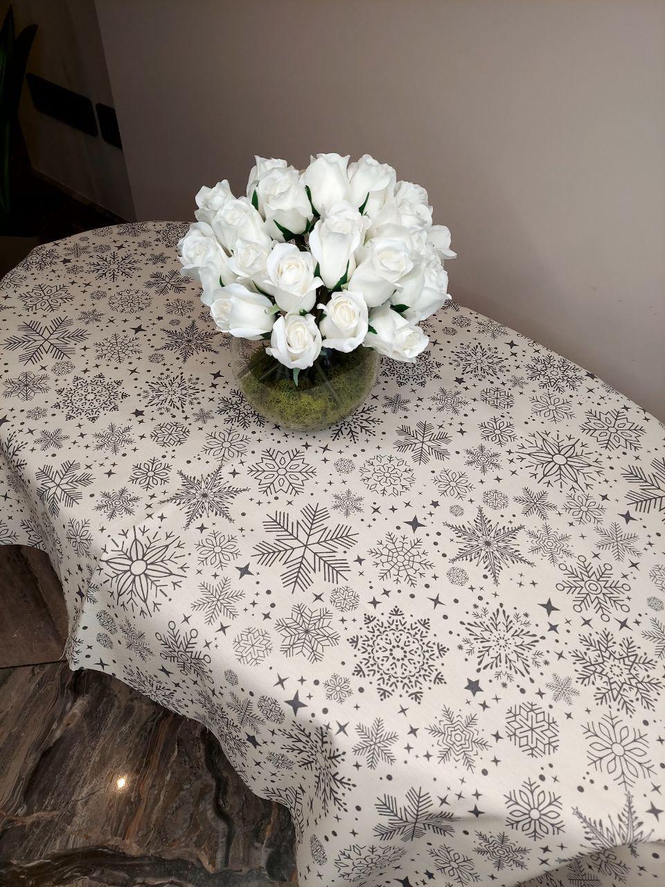 Скатертина водовідштовхувальна Le maison de Garny Сніжинки 130х170 см Білий/Срібний (11-03251)