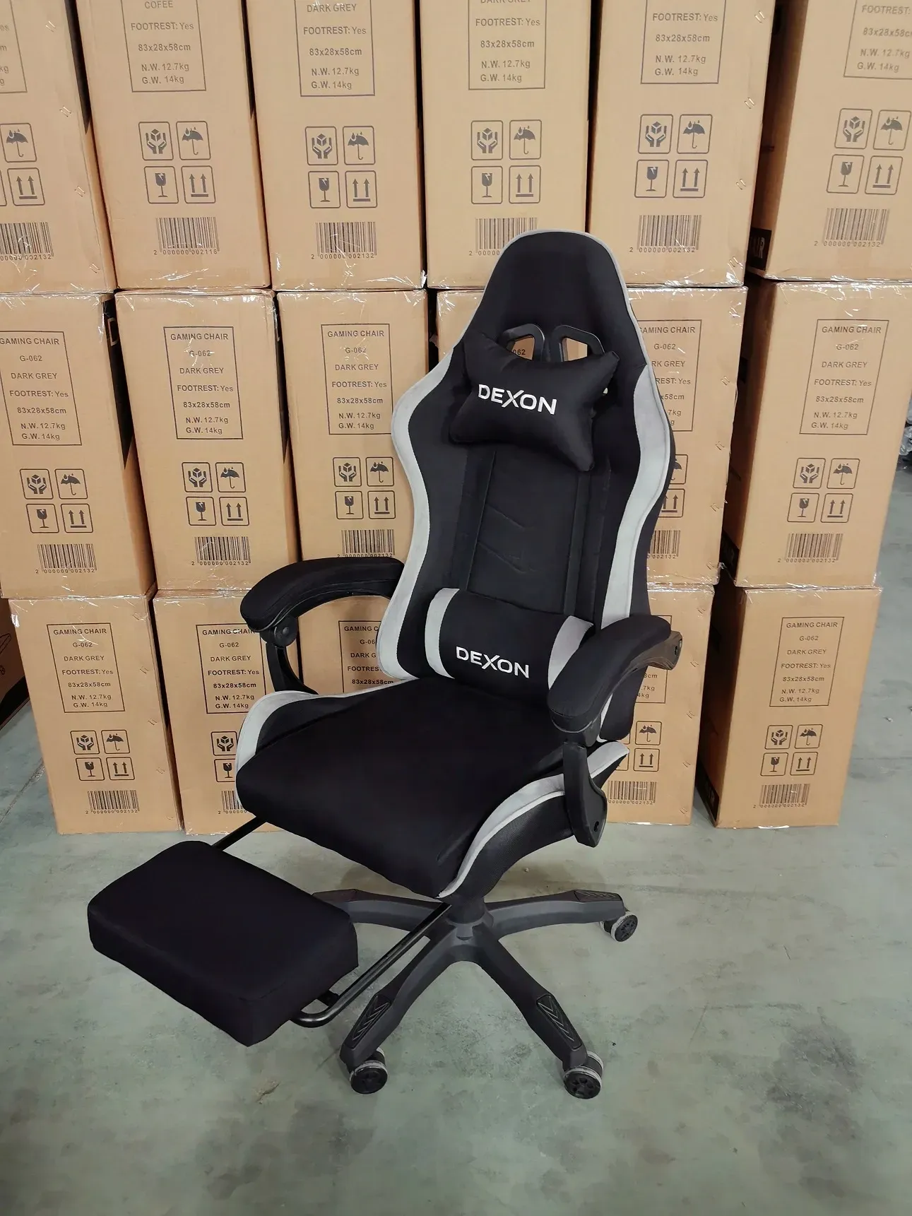 Геймерское кресло DEXON ONYX с подставкой для ног из ткани/велюровые вставки Dark Grey (40288) - фото 10 Геймерское кресло DEXON ONYX с подставкой для ног из ткани/велюровые вставки Dark Grey (40288) - фото 10