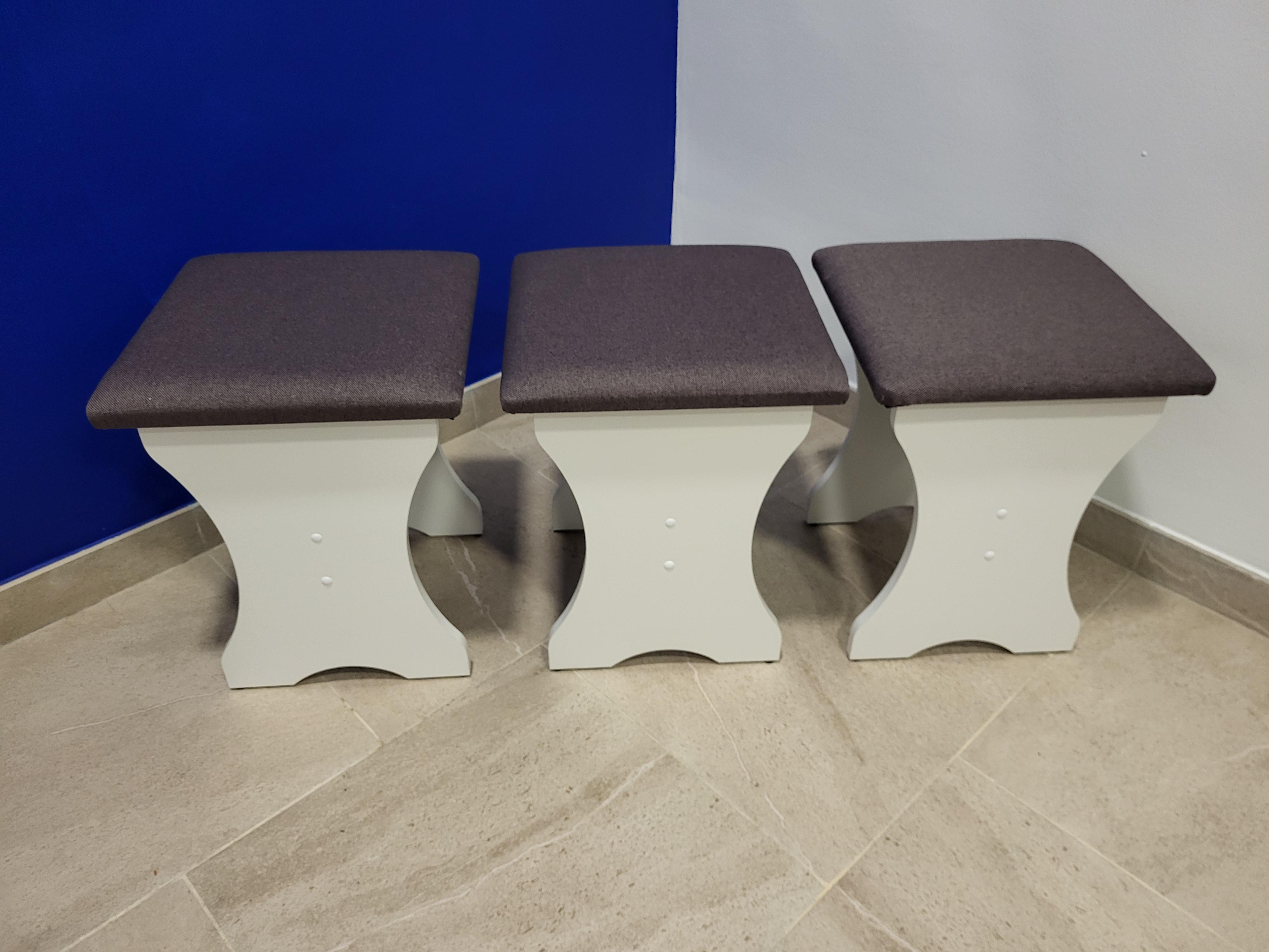 Комплект табуретів Сімейний 35х35х44 см 3 шт. Білий/Бонус Нова (TTT-B-BN) Комплект табуретів Сімейний 35х35х44 см 3 шт. Білий/Бонус Нова (TTT-B-BN)