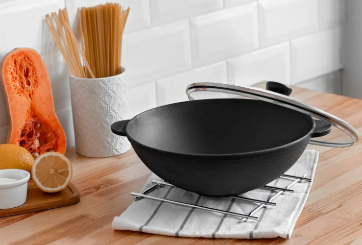 Сковорода чугунная Brizoll WOK со стеклянной крышкой 4,7 л (W30-6) - фото 7 Сковорода чугунная Brizoll WOK со стеклянной крышкой 4,7 л (W30-6) - фото 7