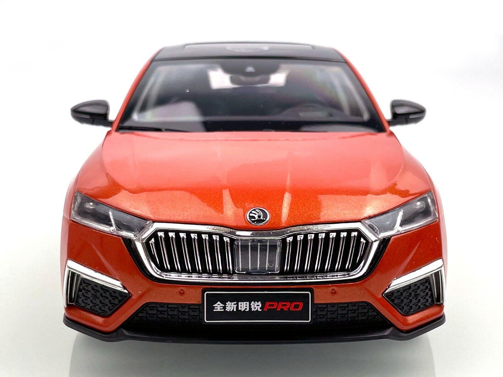 Модель автомобіля Skoda Octavia PRO 2021 р. 1:18 Помаранчевий (24) - фото 5
