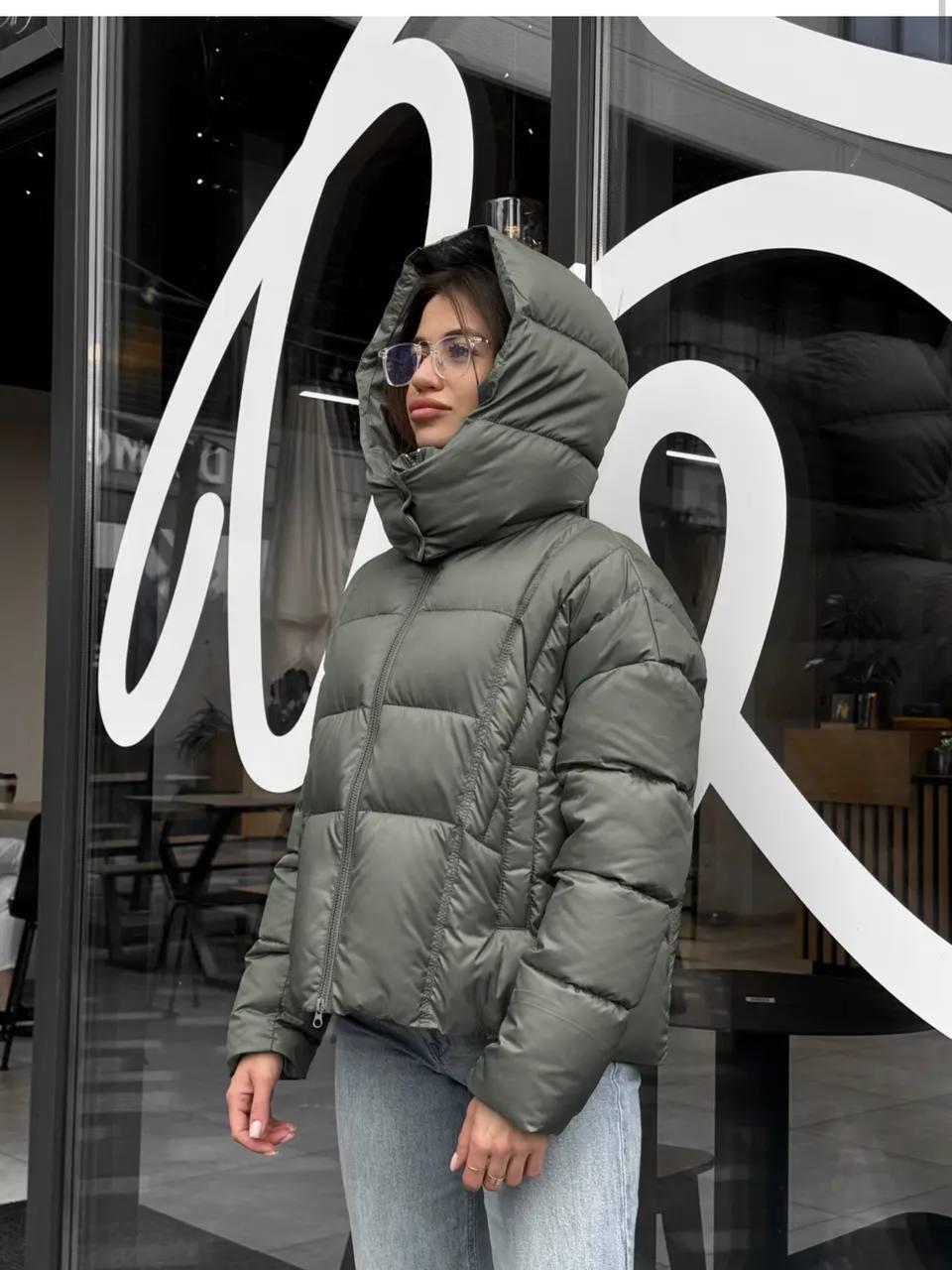 Пуховик жіночий зимовий D&V Coture DV-009 р. 46 Оливковий (29175868) - фото 2 Пуховик жіночий зимовий D&V Coture DV-009 р. 46 Оливковий (29175868) - фото 2