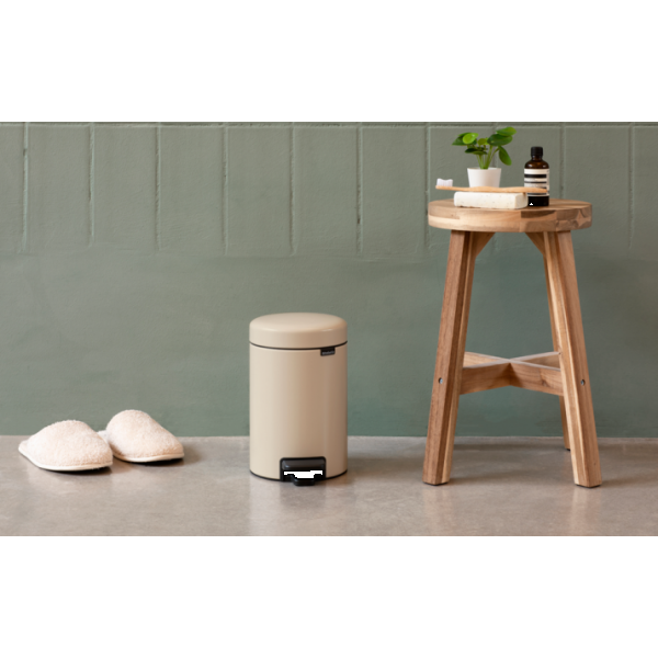 Бак для мусора Brabantia Pedal Bin NewIcon 5 л Бежевый (149900) - фото 4 Бак для мусора Brabantia Pedal Bin NewIcon 5 л Бежевый (149900) - фото 4