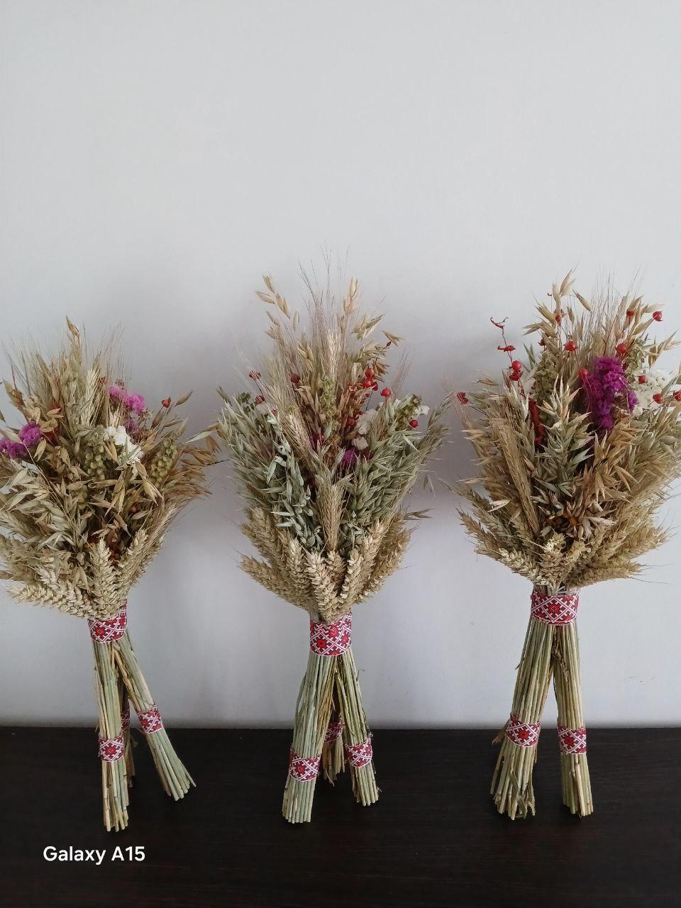 Дидух рождественский из колосья пшеницы/льна и овса на трех ножках 40-45 см с лентой вышиванкой Красный (2822643174) - фото 9