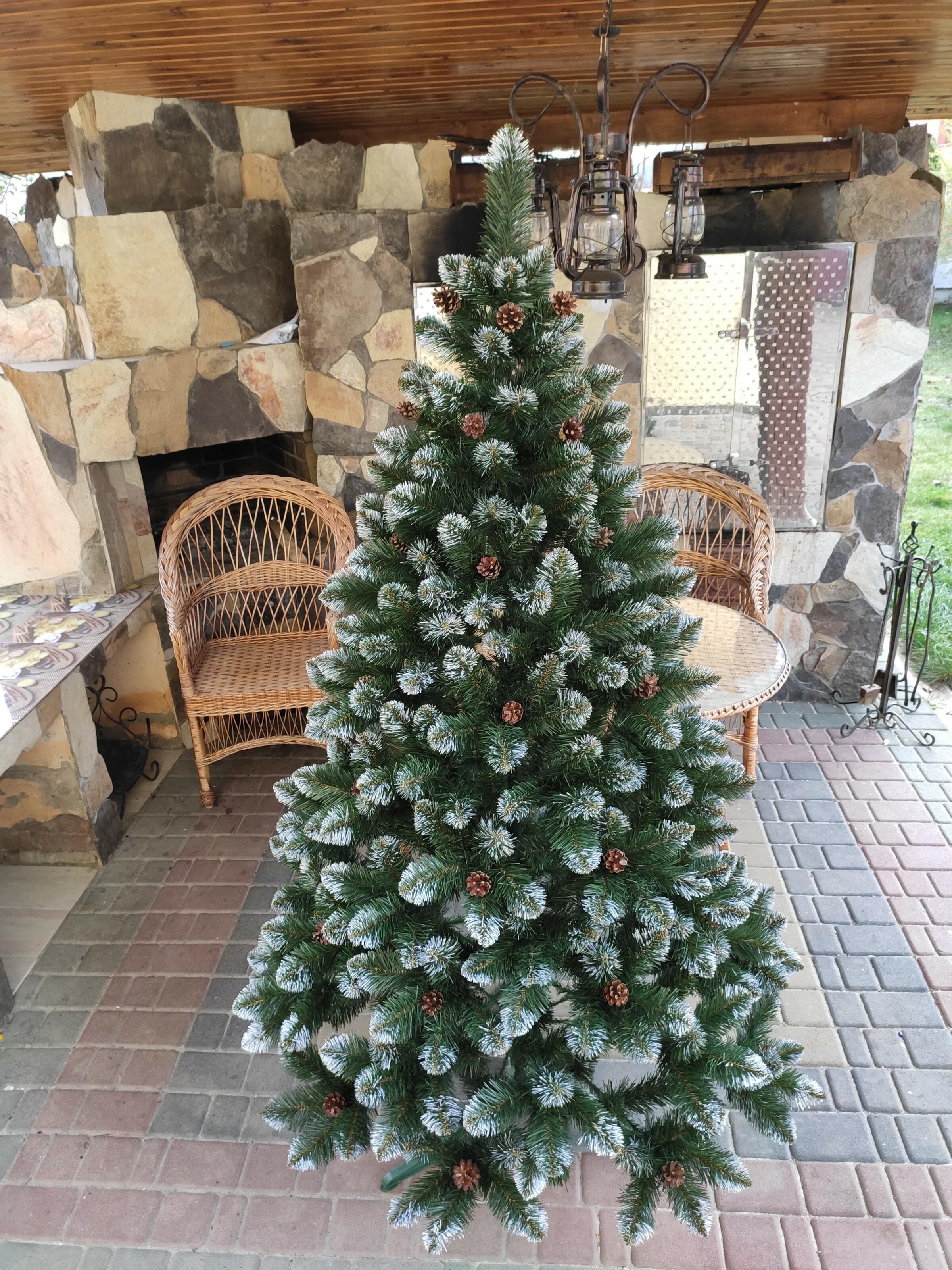 Ялинка штучна Хатинка Елітна з шишками та підставкою 2 м Зелений (Е 2) - фото 1 Ялинка штучна Хатинка Елітна з шишками та підставкою 2 м Зелений (Е 2) - фото 1