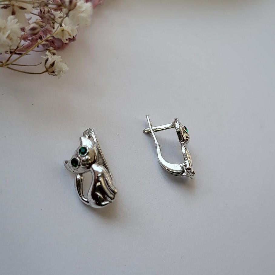 Серьги Кот с зелеными глазами из серебра покрыто родием 925 проба 3,40 г (арт 21501)