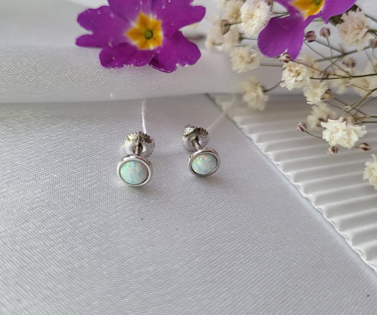 Серьги гвоздики на закрутках с белым опалом серебро 925 пробы родированное 1,20 г (с2опб/1550)