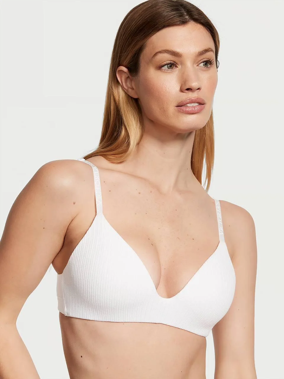 Бюстгальтер безкаркасний Victoria's Secret Lightly-Lined Wireless Bra 80С Білий (20631472) - фото 1