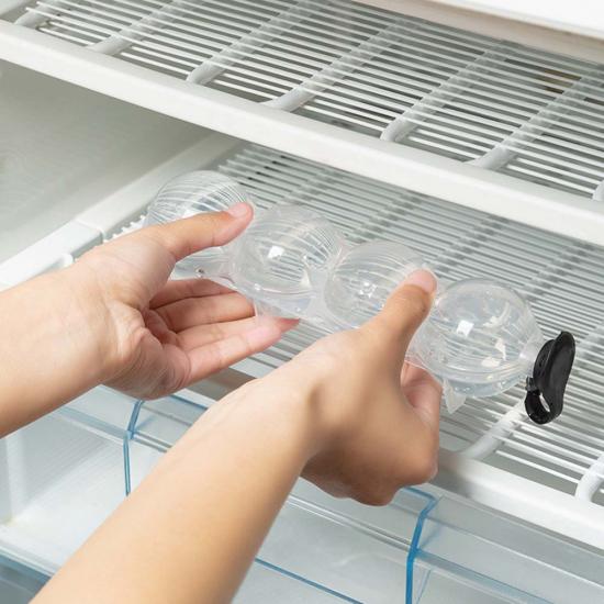 Форма для льда пластиковая Сфера шар 5,5 см 4 шт. White (128255) - фото 5 Форма для льда пластиковая Сфера шар 5,5 см 4 шт. White (128255) - фото 5