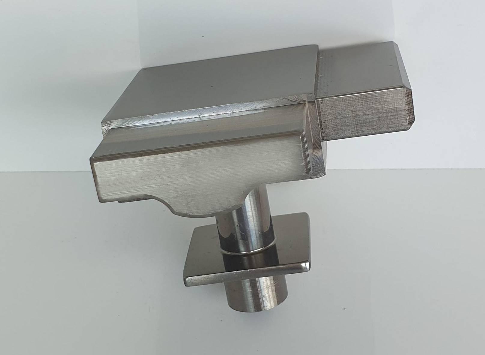 Кут на стійку система квадрат для алюмінієвих перил 60х25 мм Шампань