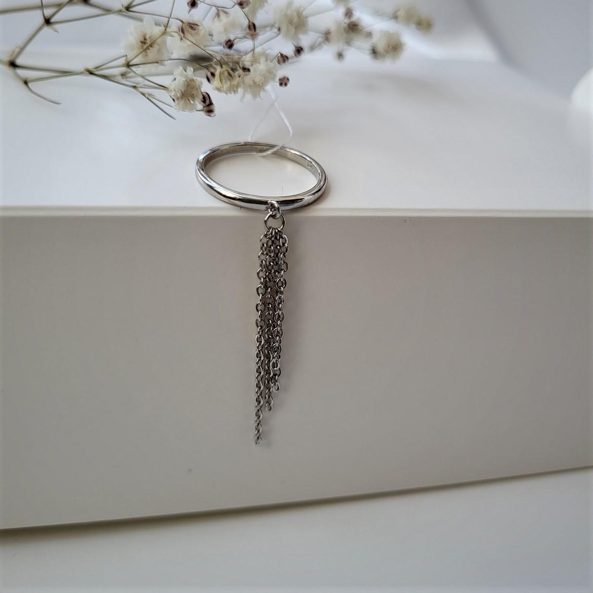 Кольцо женское без камней с Цепочками из серебра 925 проба покрытое родием р. 17 1,58 г (2142522)