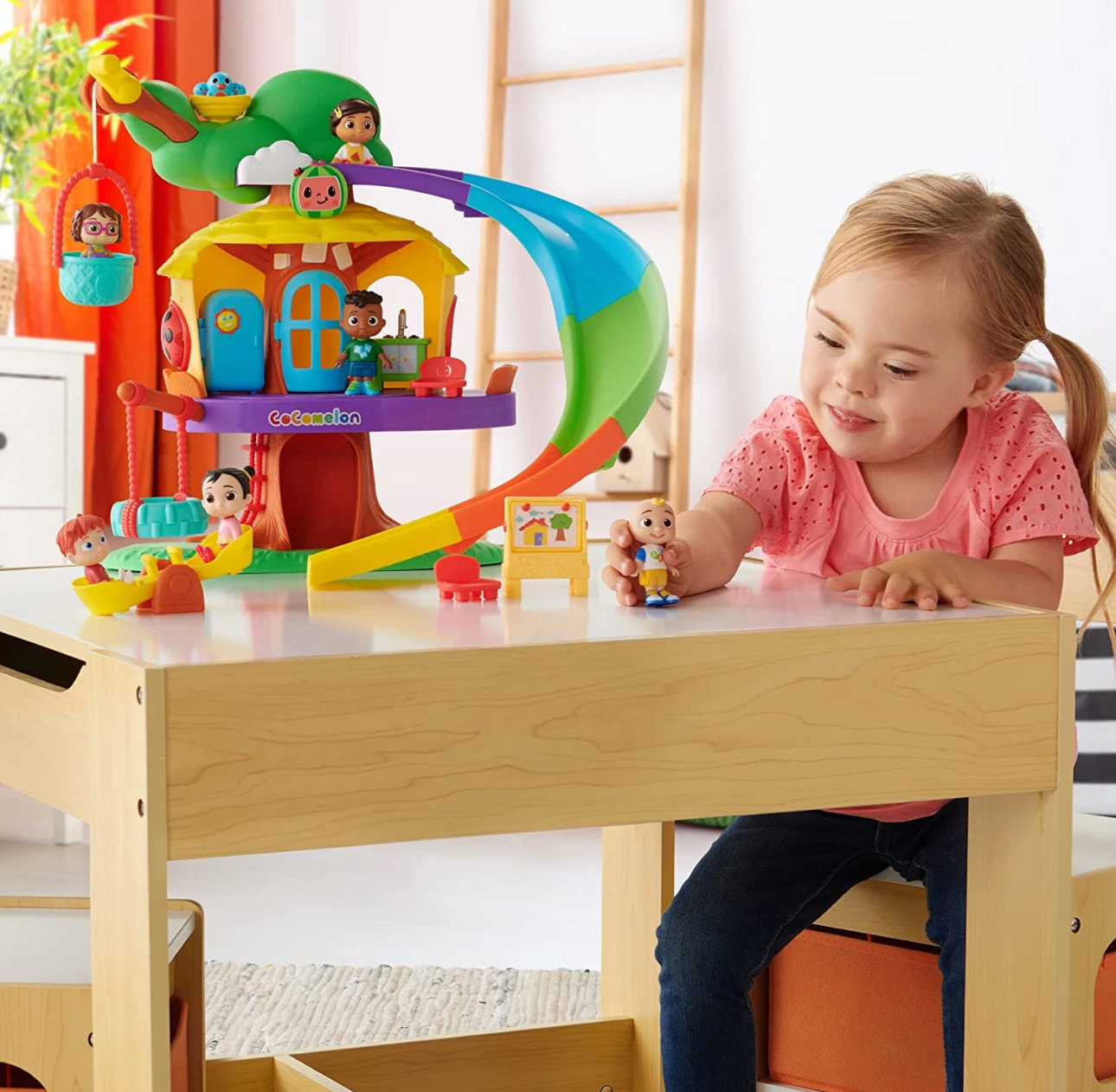 Ігровий набір CoComelon Deluxe Family Clubhouse Клубний будинок з музикою та звуками (26565911) - фото 9 Ігровий набір CoComelon Deluxe Family Clubhouse Клубний будинок з музикою та звуками (26565911) - фото 9