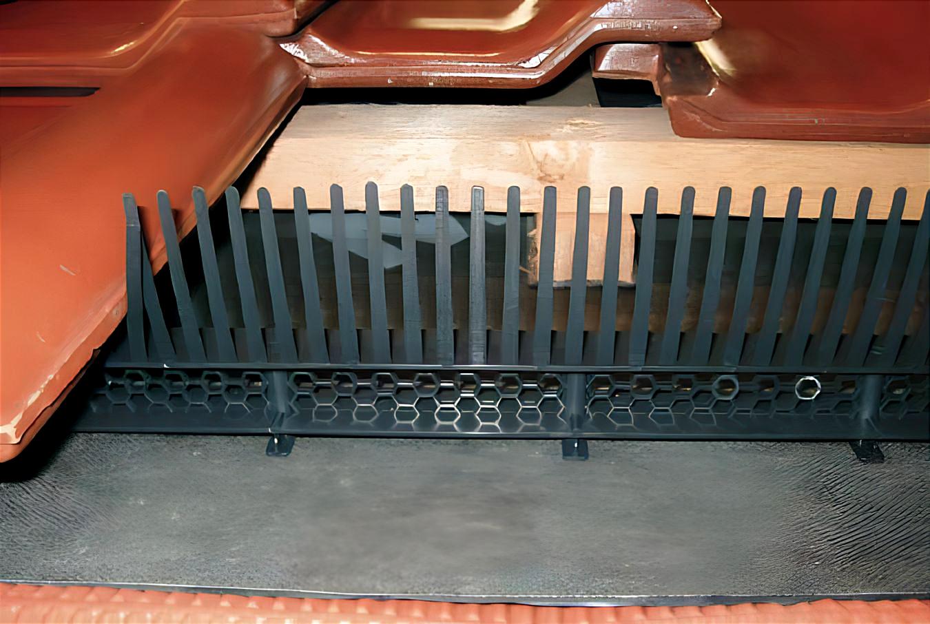 Гребень свеса Керамакс с вентиляционной вставкой 0,06x1 м RAL 9005 (11520311) - фото 2 Гребень свеса Керамакс с вентиляционной вставкой 0,06x1 м RAL 9005 (11520311) - фото 2