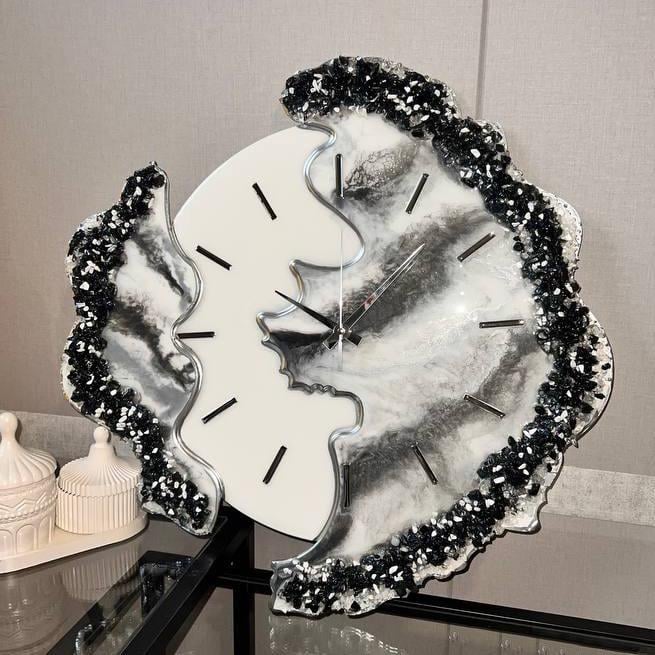 Часы объемные настенные из эпоксидной смолы Лепестки 50 см