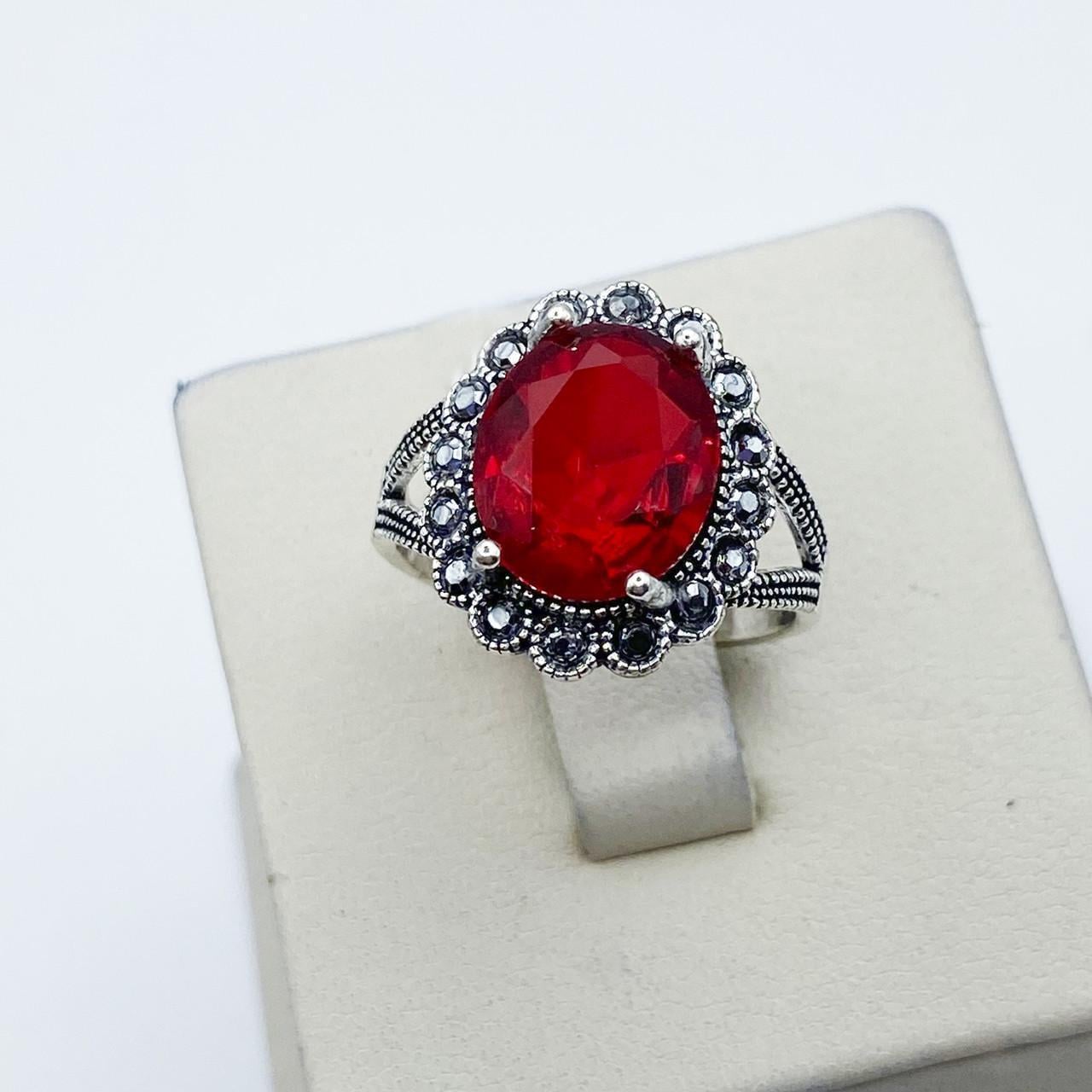 Кольцо серебряное с корундом и марказитом р. 18 3,98 г (2247037459)