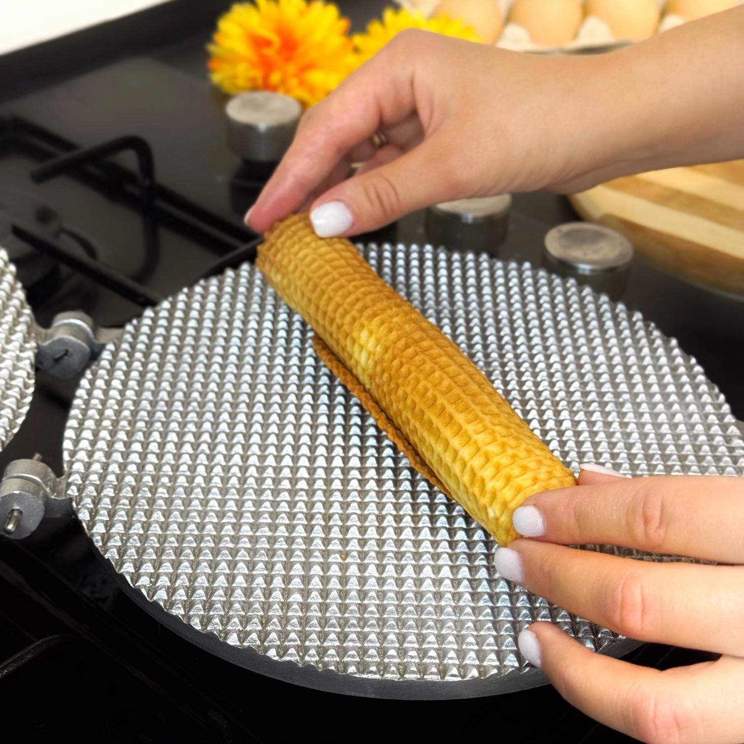 Форма для випічки вафельних коржів для тортових вафель на плиті Ø 18 см зі знімними ручками (28843773) - фото 29 Форма для випічки вафельних коржів для тортових вафель на плиті Ø 18 см зі знімними ручками (28843773) - фото 29