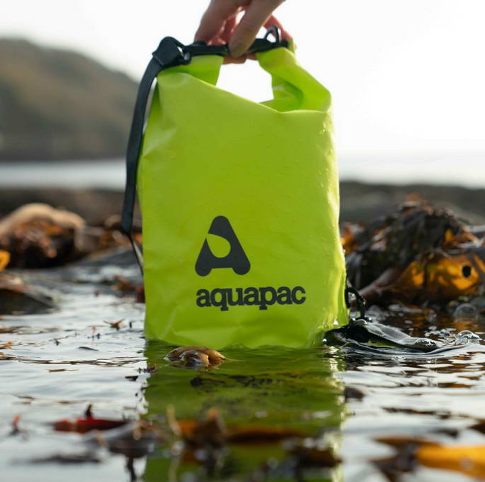 Гермомешок водонепроницаемый AQUAPAC 731 TrailProof Drybag с плечевым ремнем 7 л Acid Green - фото 9