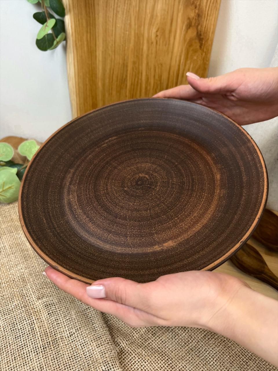 Тарілка керамічна глиняна гладка 26 см (3003-7) - фото 3 Тарілка керамічна глиняна гладка 26 см (3003-7) - фото 3