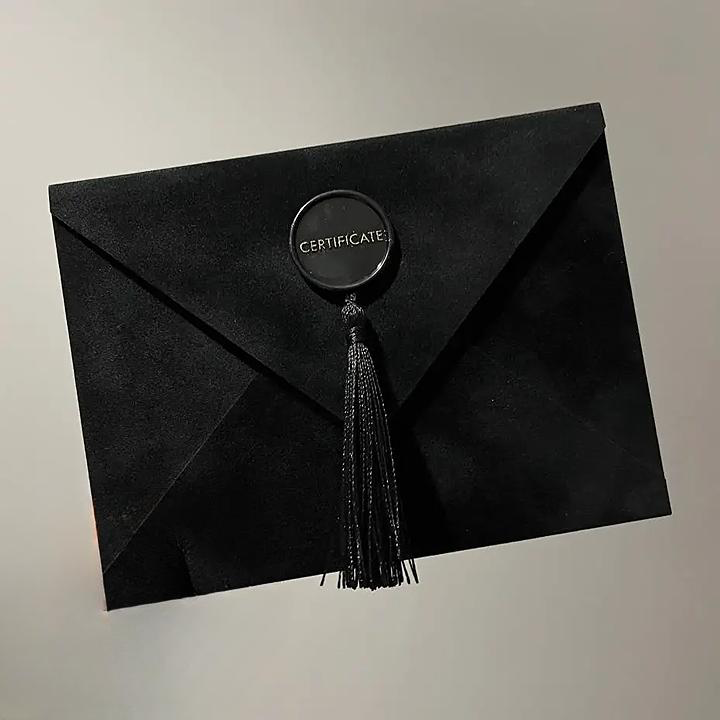Конверт оксамитовий з підкладкою 15х11 см на магнітній застібці з печаткою та китицею Чорний (2477240902)