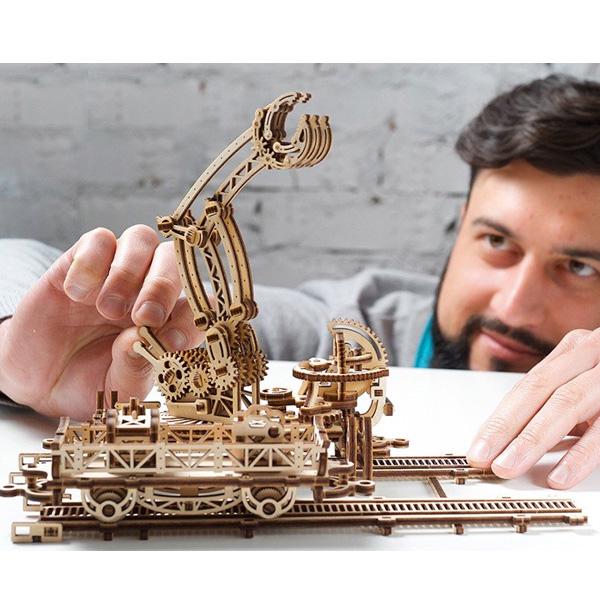 3D пазл механічний UGEARS «Маніпулятор на рейках» - фото 9 3D пазл механічний UGEARS «Маніпулятор на рейках» - фото 9