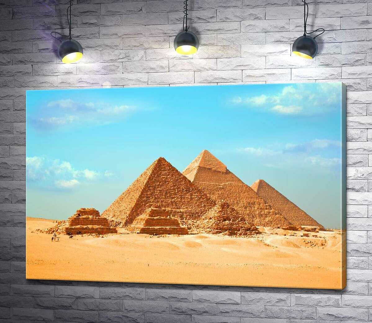 Картина ArtPoster Ровные стороны пирамид Гизы опираются на желтые пески 130x86 см Модуль №1 (000901)