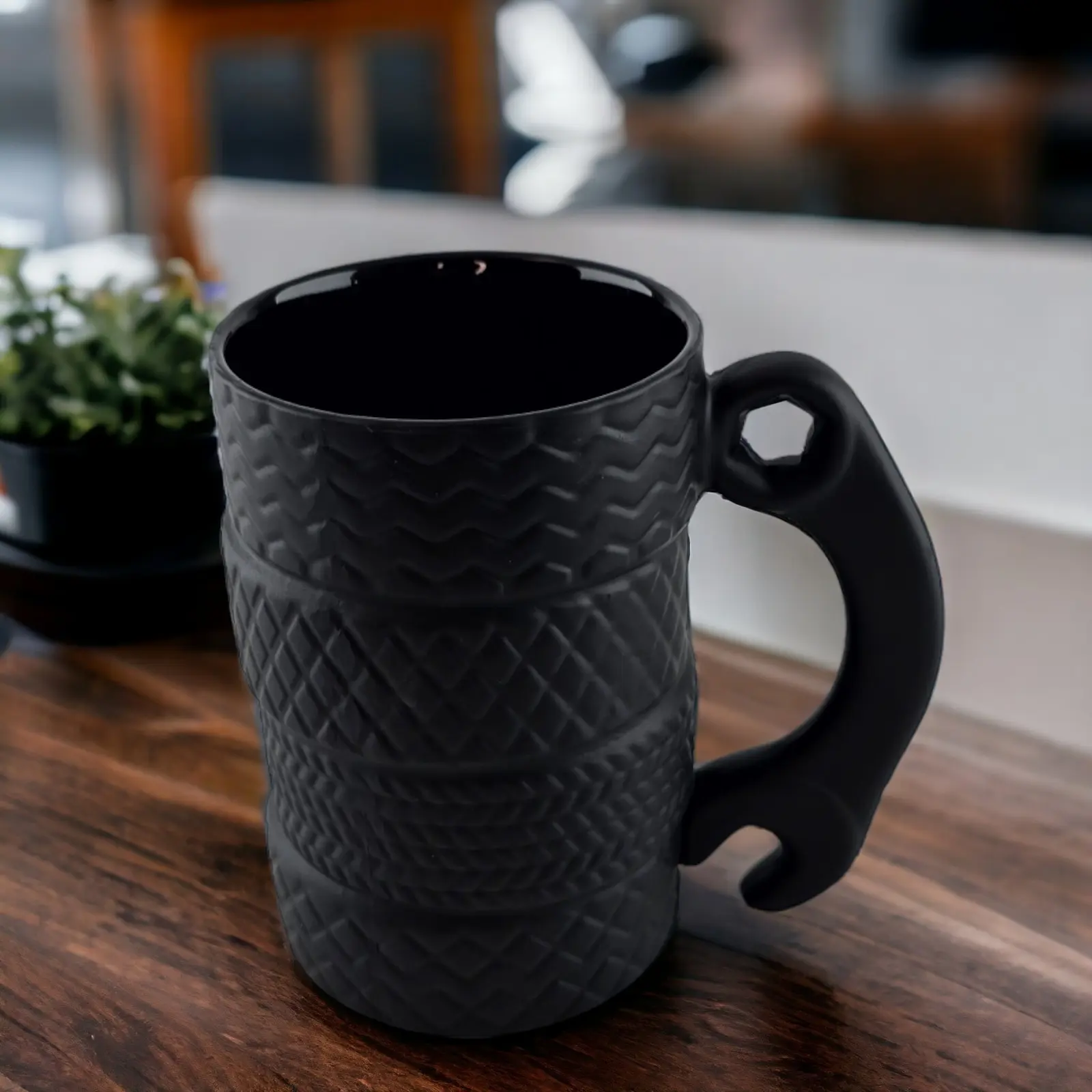 Чашка керамическая Шины с гаечным ключом 12,5х12х8 см (32937B)