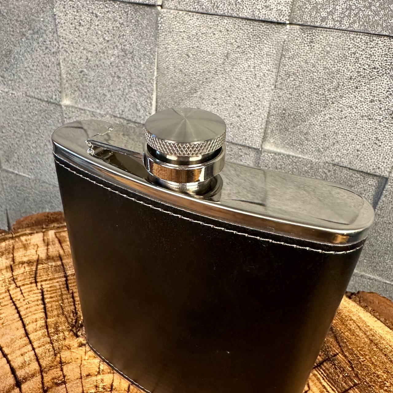 Фляга для алкоголя из нержавеющей стали в отделке из экокожи 530мл (61146) - фото 3 Фляга для алкоголя из нержавеющей стали в отделке из экокожи 530мл (61146) - фото 3