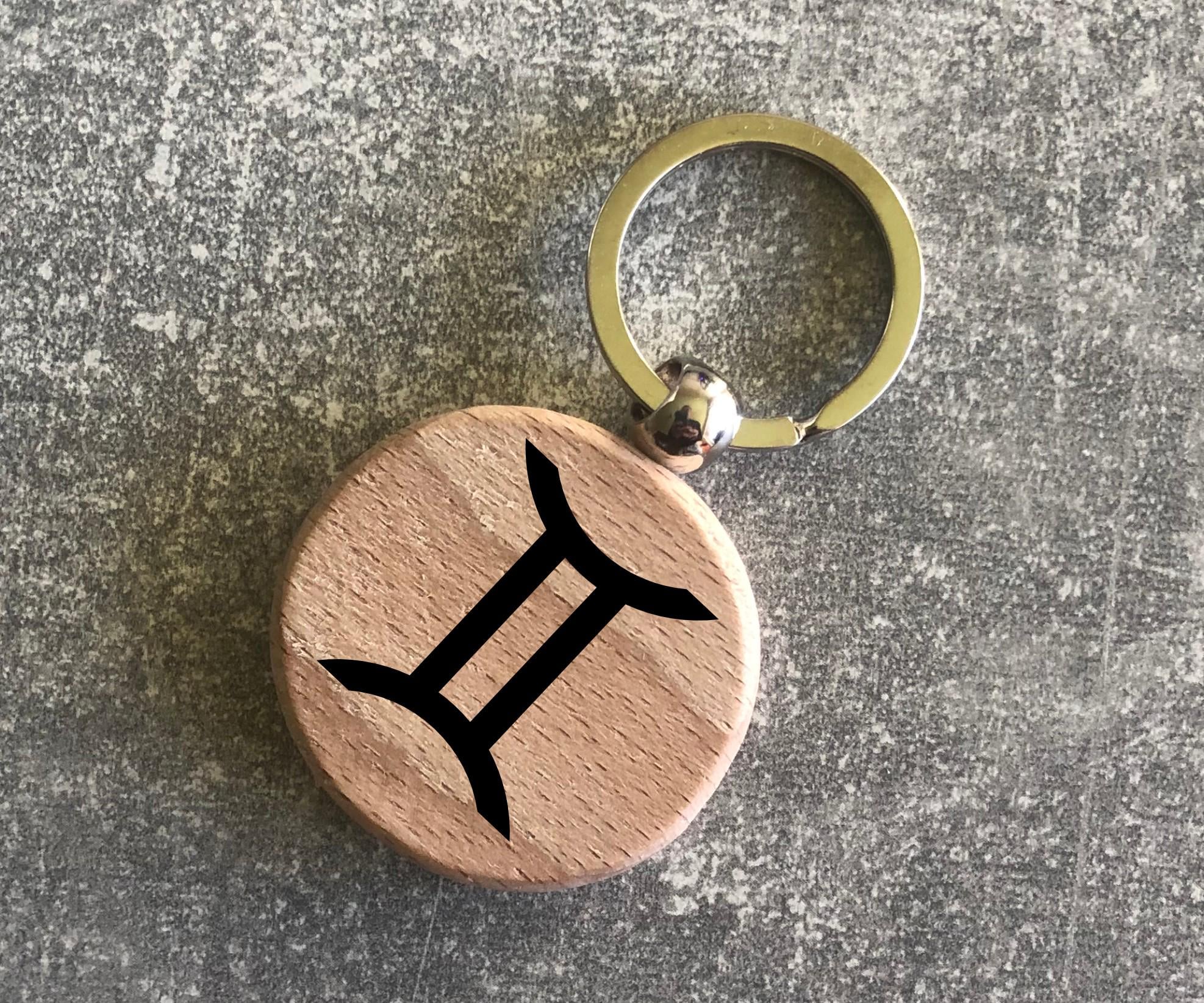 Брелок деревянный круглый с символом зодиака "Близнецы" (15010204015)