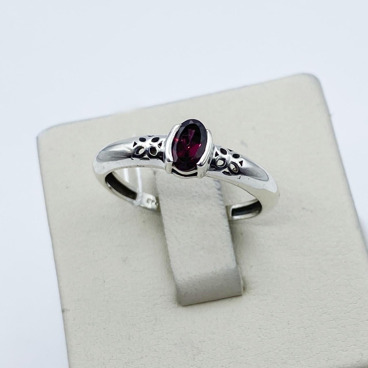Кольцо серебряное с гранатом р. 19 1,8 г (2357620991) Кольцо серебряное с гранатом р. 19 1,8 г (2357620991)
