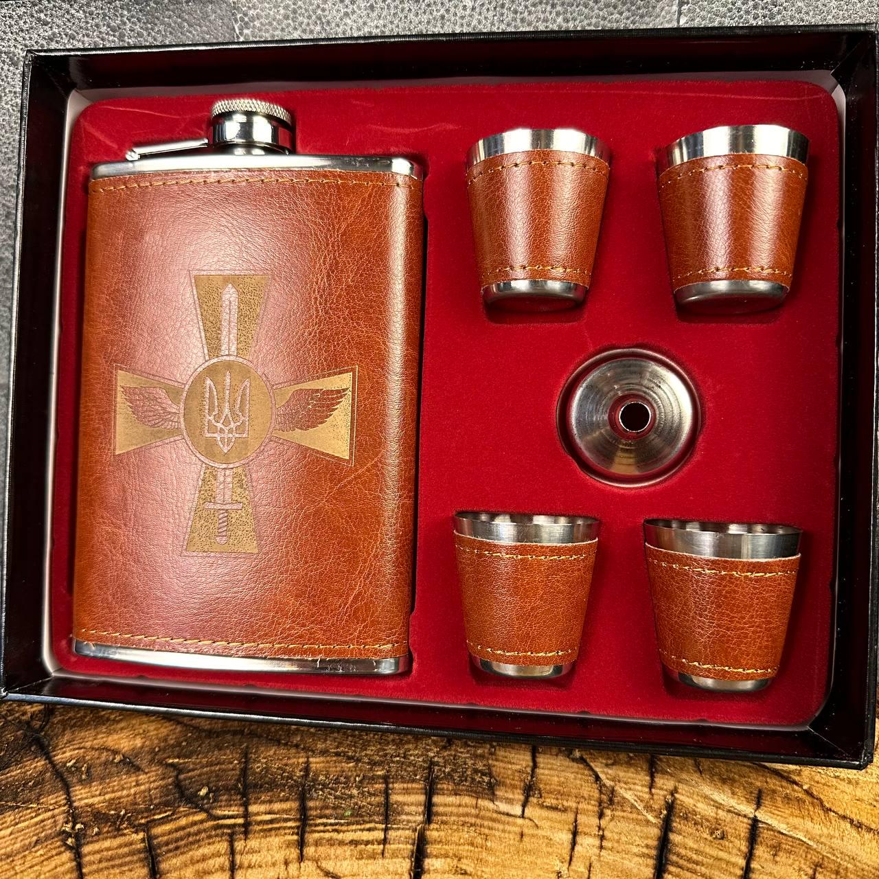 Набір фляга для алкоголю і 4 чарки в подарунковій коробці з гравіюванням Герба Повітряних сил ЗСУ - фото 9 Набір фляга для алкоголю і 4 чарки в подарунковій коробці з гравіюванням Герба Повітряних сил ЗСУ - фото 9