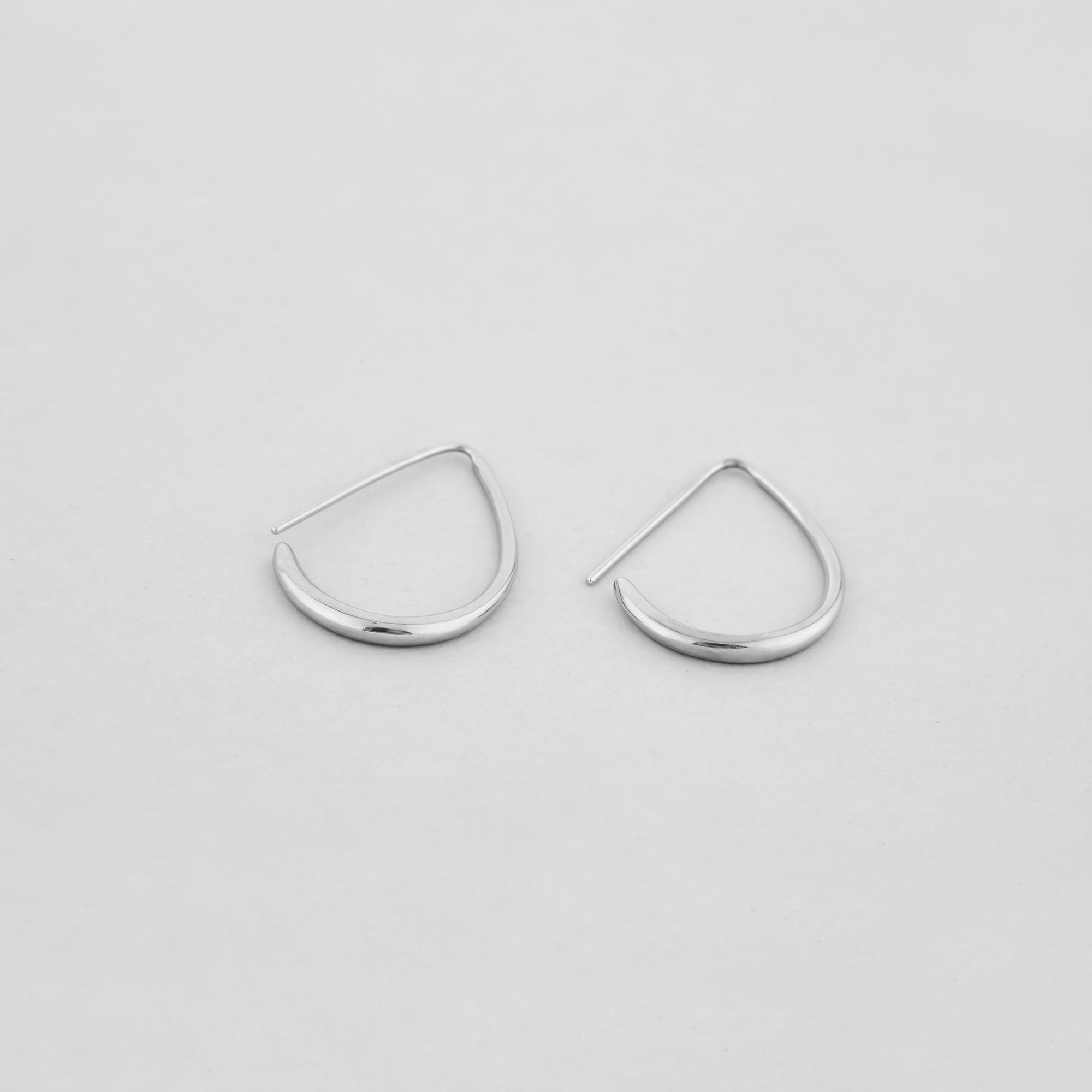 Серебряные серьги Minimal Геометрический знак (12904) Серебряные серьги Minimal Геометрический знак (12904)