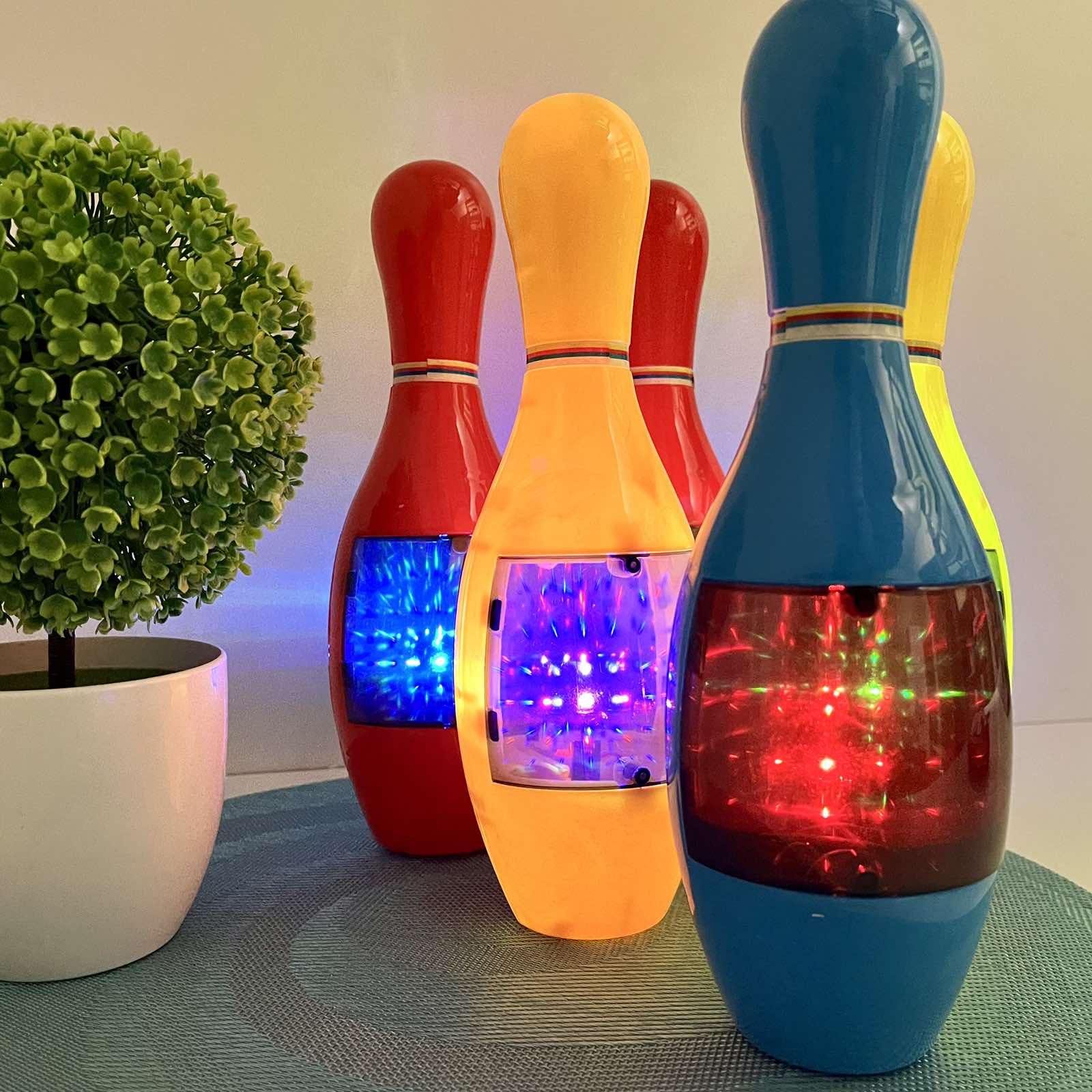 Детский набор для боулинга кегли 6 шт. и аэромяч звук/свет (MR 1378) - фото 3