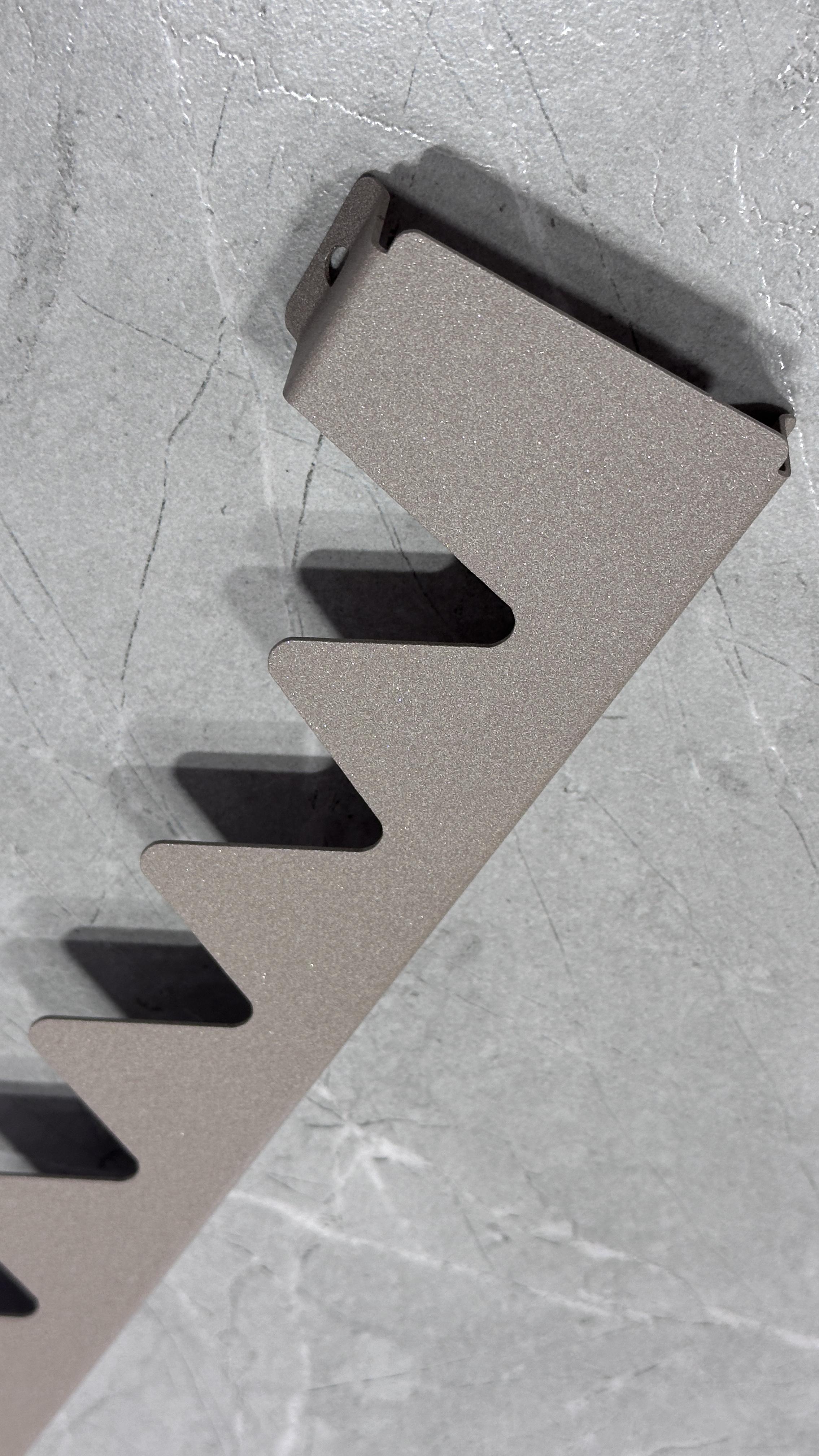 Вешалка Terma Shark 500 мм Quartz (602) - фото 4 Вешалка Terma Shark 500 мм Quartz (602) - фото 4