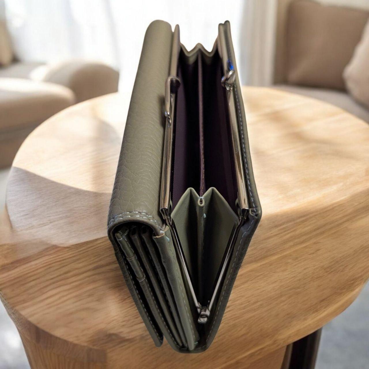 Гаманець жіночий на магніті із зовнішньою клямкою для дрібниці Saralyn 19х9,5 см Сірий (С-6263-10) - фото 2 Гаманець жіночий на магніті із зовнішньою клямкою для дрібниці Saralyn 19х9,5 см Сірий (С-6263-10) - фото 2