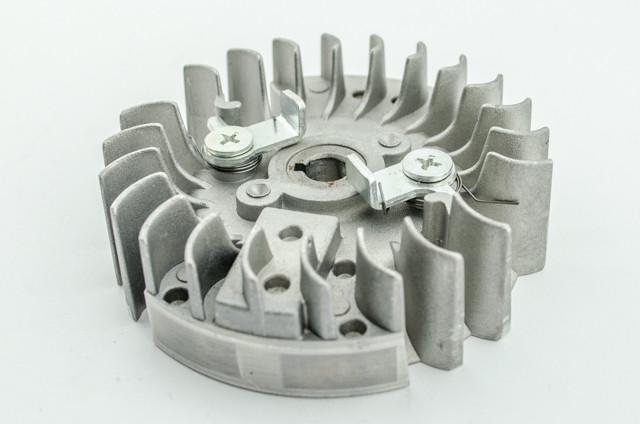 Маховик с собачками для бензопил серии 4500-5200 (2548)