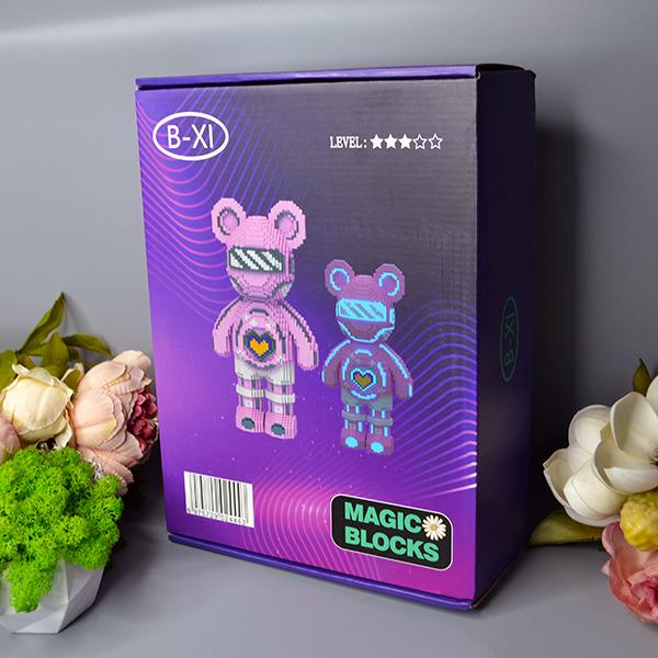 Конструктор Magic Blocks Bearbrick светится в темноте 50 см 4031 деталь Розовый (14604197) - фото 3